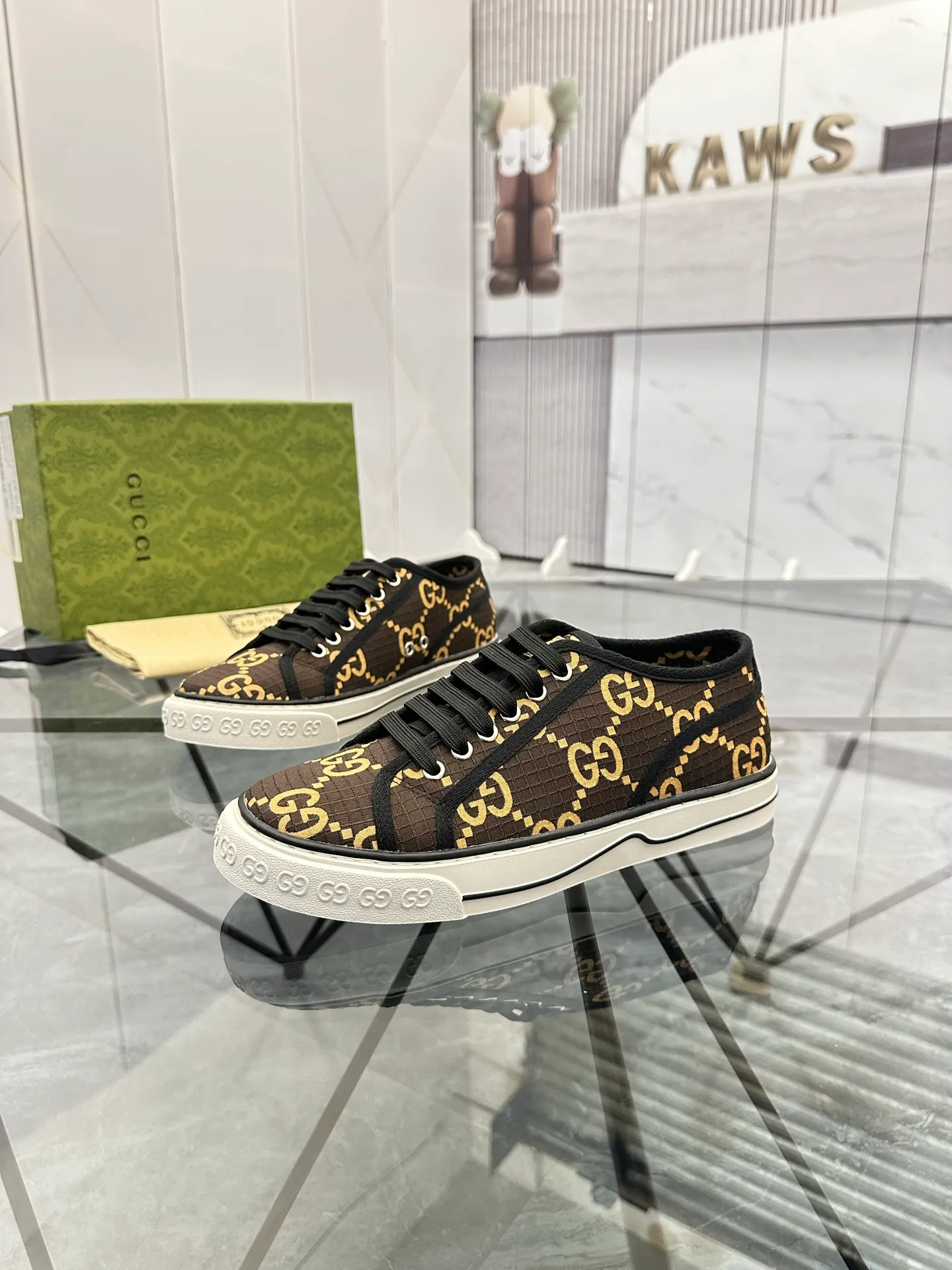 Men's shoes: 💰P380¥ Product trademark: Gucci* "Gucci*" low-top casual shoes Regular size: 38-44 (can be customized to 45.46.) Product materials: Original material from the upper counter, breathable lining, original outsole. Number: 661